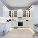 B40 Apartment With Parlament View